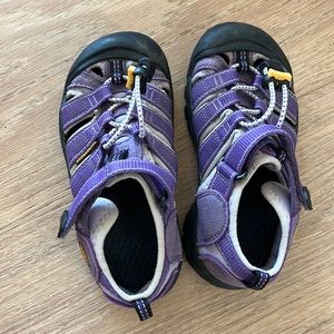 Keen size US 12. Great waterproof shoes for hiking or playing at the creek!